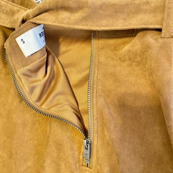 Suede mini skirt with belt - Picture 4 of 4